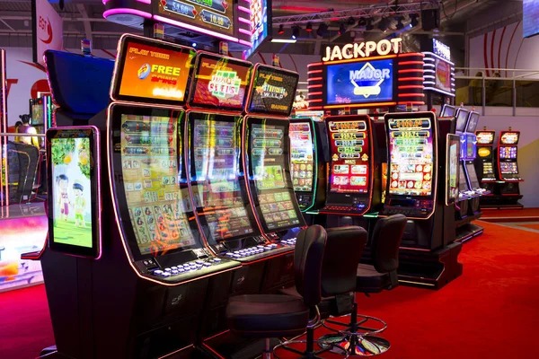 Colour selection buttons and payout rates on Dragon Hatch at sambaltoto